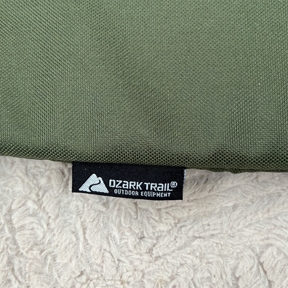 Ozark Trail 50-can thermal tote bag New with tags, green with black trim - Picture 8 of 16